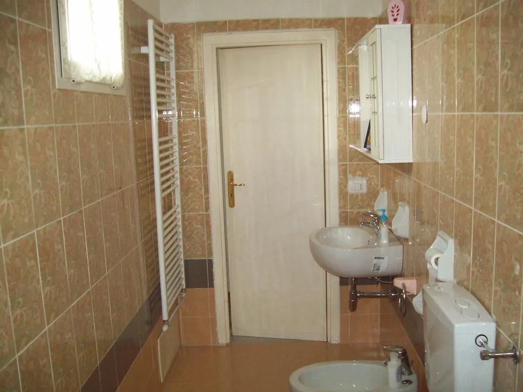B&B Roge Olbia 0*,  Italië